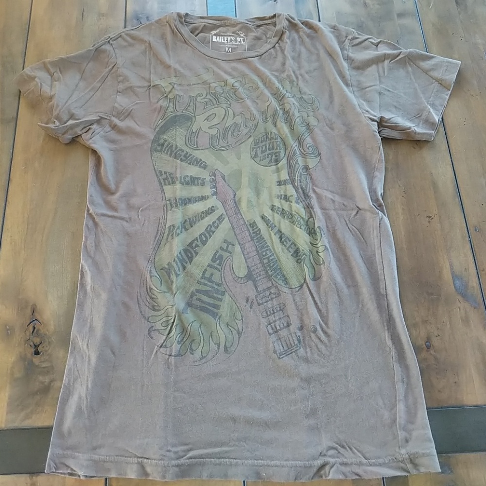 Great Condition! Men's Graphic Tee